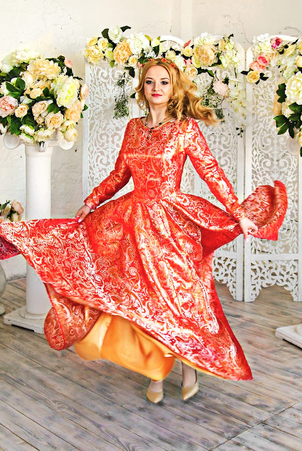 костюм Хюррем красное платье из парчи от бренда Liubov Jbaai 3