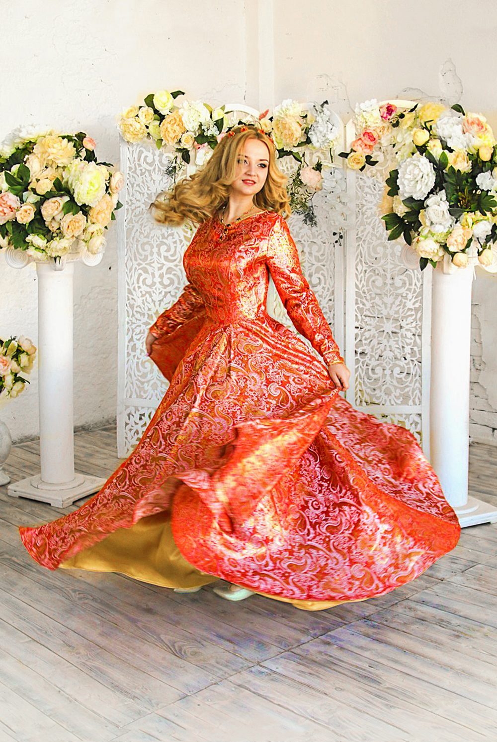 костюм Хюррем красное платье из парчи от бренда Liubov Jbaai 4